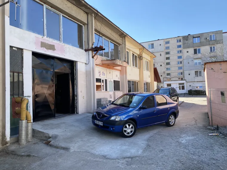 Intrarea în atelierul Service Autoflo-r de pe Aleea Plopilor, Deva